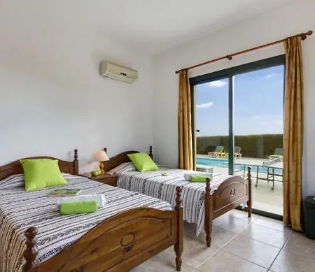 Melina Coral Bay Villa Peyia